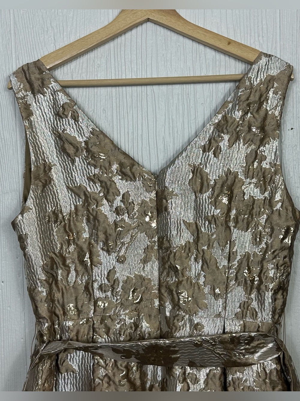 NWT Donna Karan Gold Brocade Sleeveless Wrap Ball Gown Frosted Beige 
Size 12 - Picture 10 of 16
